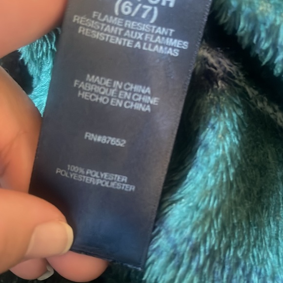 Tommy Hilfiger boys plush robe - Picture 5 of 5